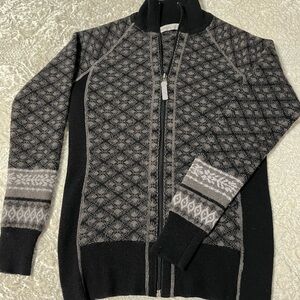 Athleta Black & Gray Patterned Full Zip Sweater. Medium